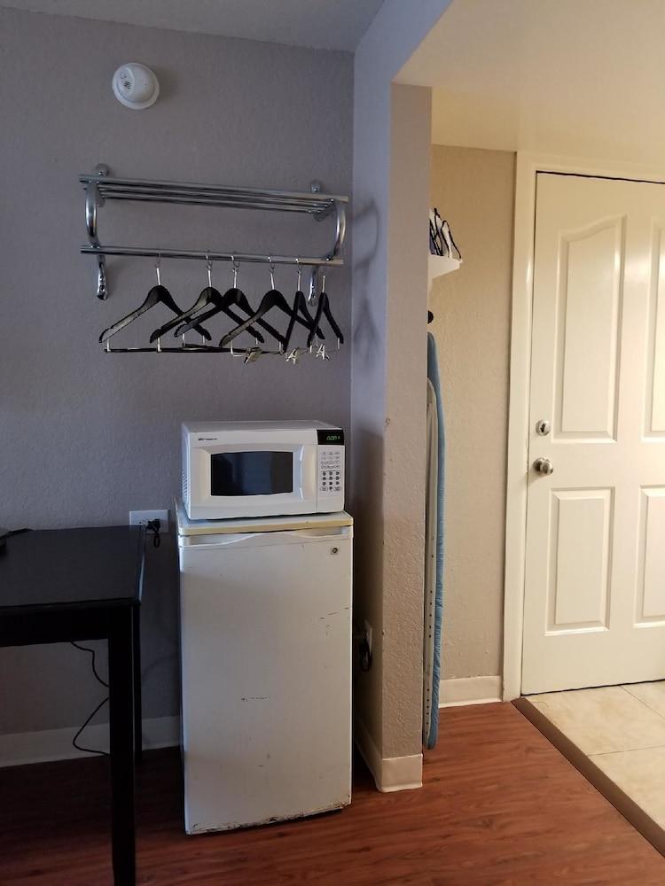 Super 8 By Wyndham San Antonio Pearl District Downtown Motel Bagian luar foto