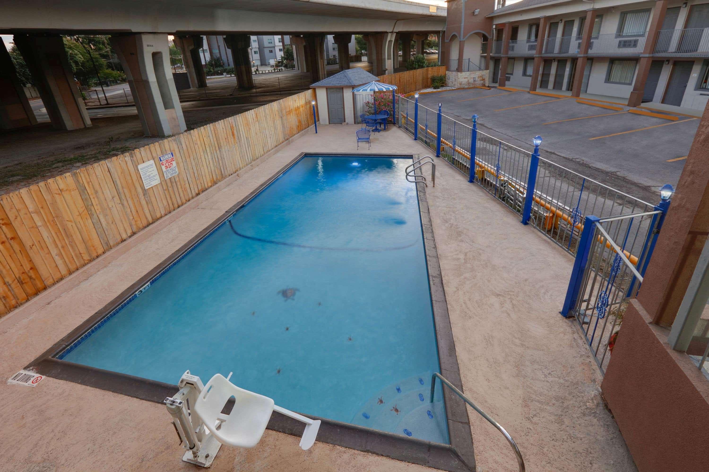 Super 8 By Wyndham San Antonio Pearl District Downtown Motel Bagian luar foto