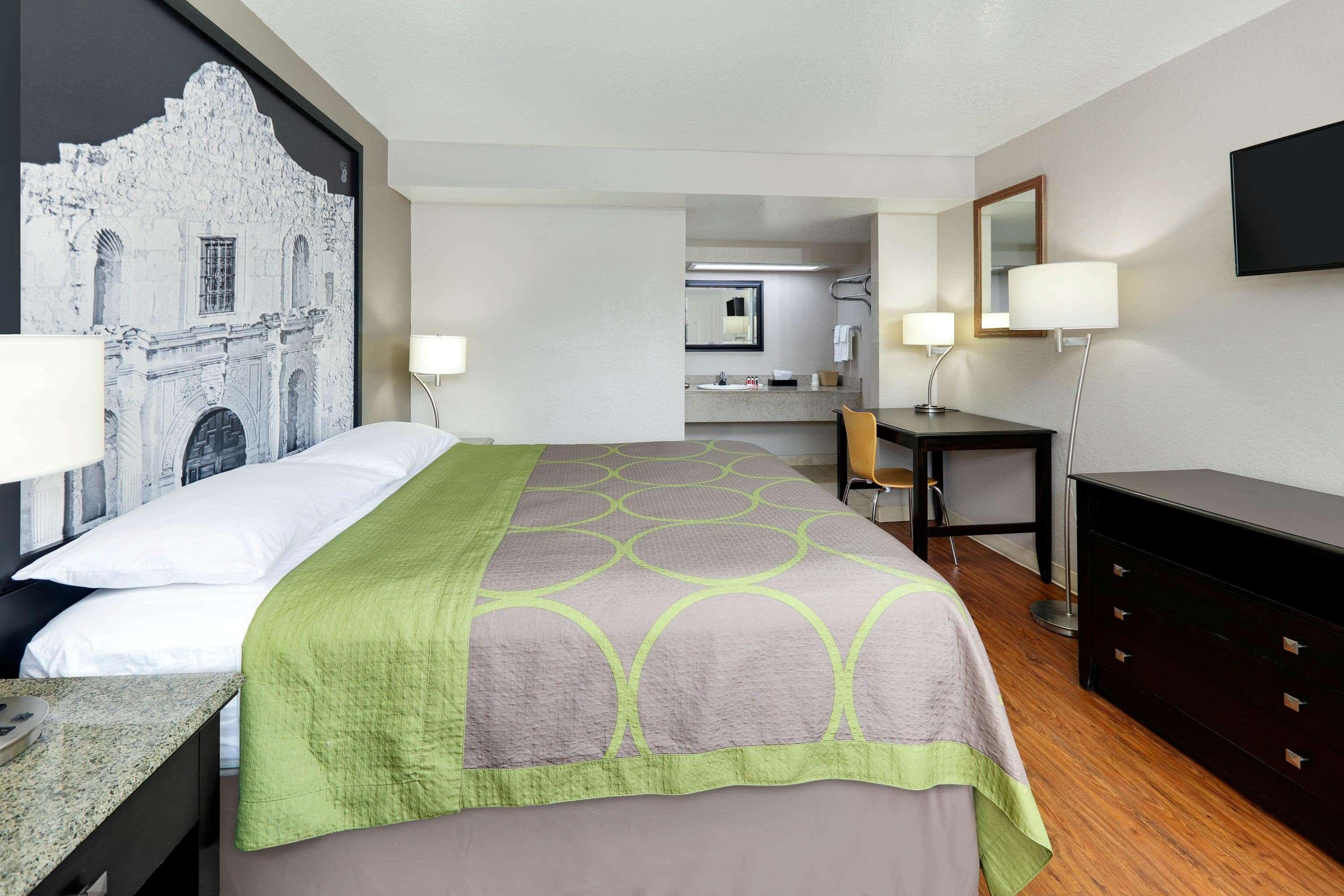 Super 8 By Wyndham San Antonio Pearl District Downtown Motel Bagian luar foto