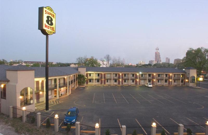 Super 8 By Wyndham San Antonio Pearl District Downtown Motel Bagian luar foto