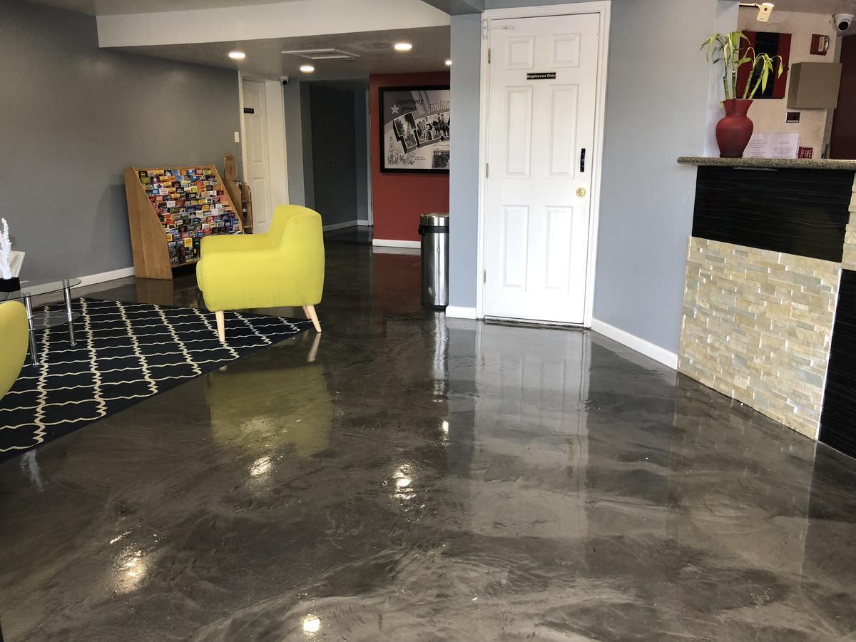 Super 8 By Wyndham San Antonio Pearl District Downtown Motel Bagian luar foto
