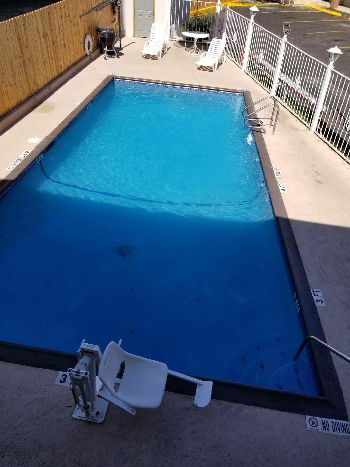 Super 8 By Wyndham San Antonio Pearl District Downtown Motel Bagian luar foto